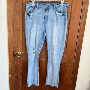 Signature by Levi Strauss Women’s High Rise Slim Light Wash Jeans Size 18